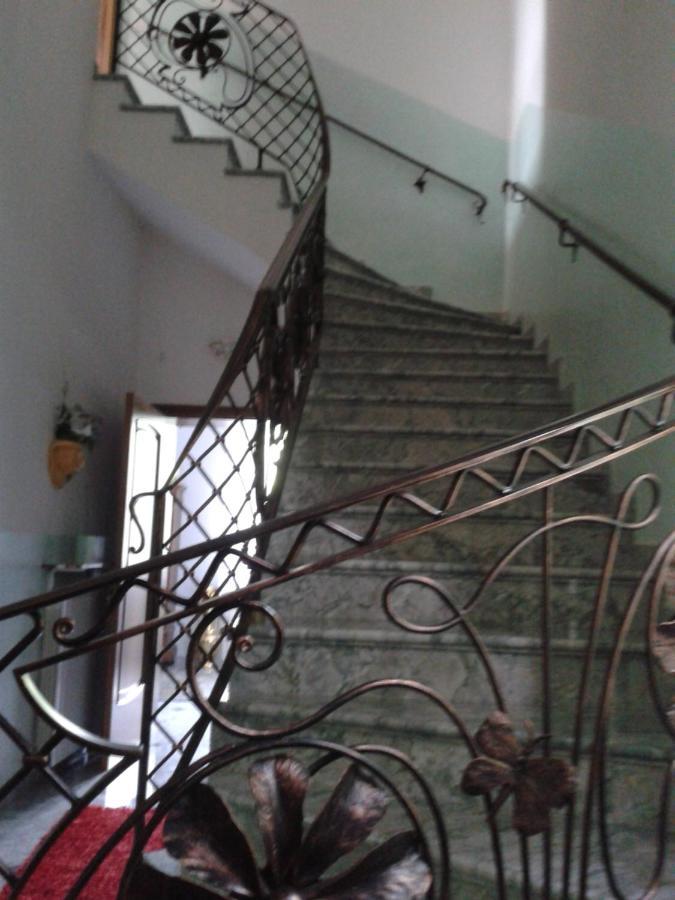 B&B Bread And Fantasy Ostra Bagian luar foto