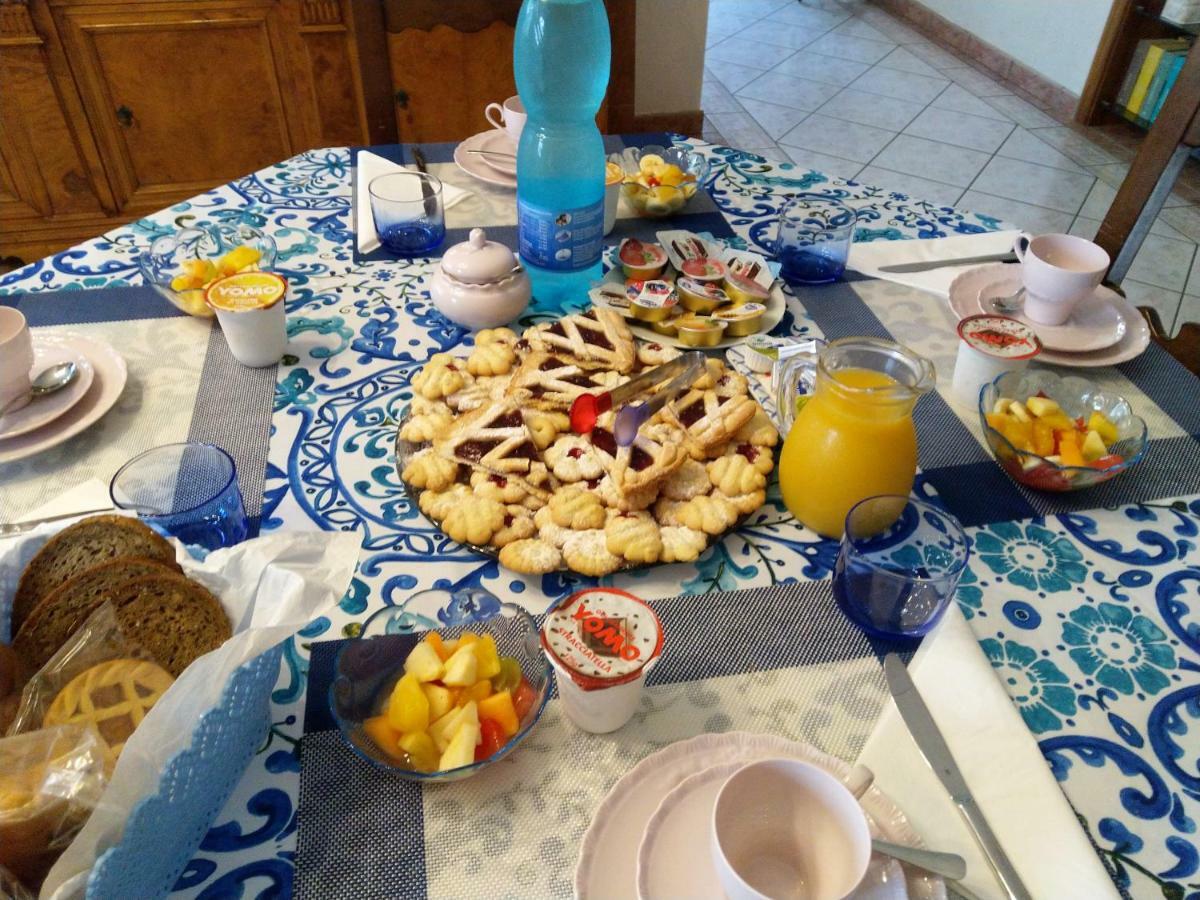 B&B Bread And Fantasy Ostra Bagian luar foto